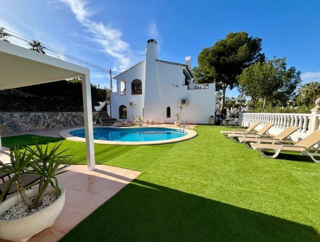 4 slaapkamer Villa te koop in Villamartin, Orihuela met zwembad garage - € 879.000 (Ref: 10172681)
