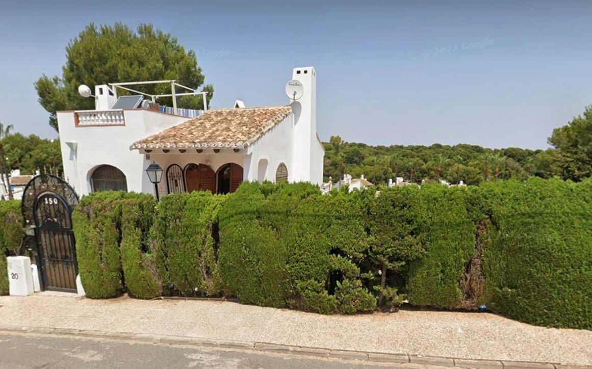 4 bedroom Villa for sale in Orihuela Costa with pool garage - € 879,000 (Ref: 10172681)