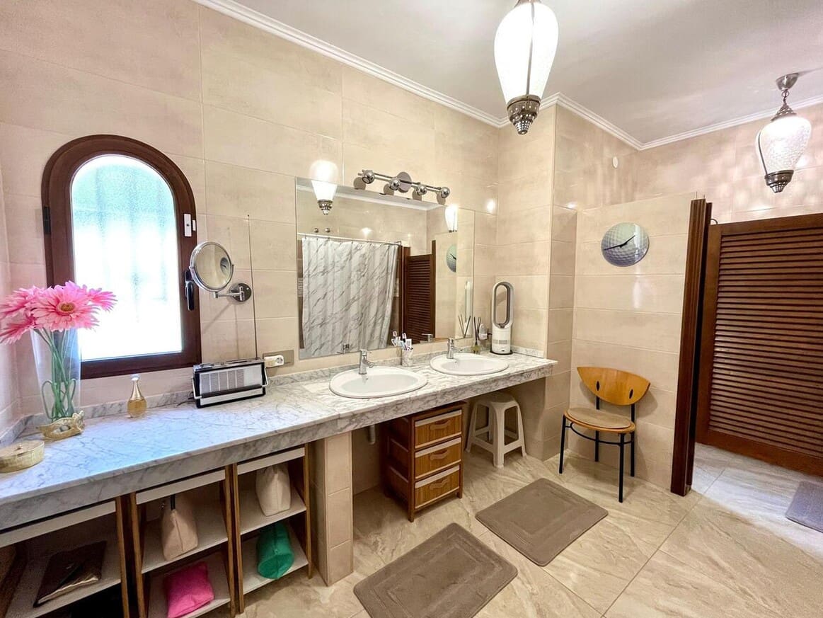 4 bedroom Villa for sale in Orihuela Costa with pool garage - € 879,000 (Ref: 10172681)