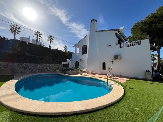 4 slaapkamer Villa te koop in Villamartin, Orihuela met zwembad garage - € 879.000 (Ref: 10172681)