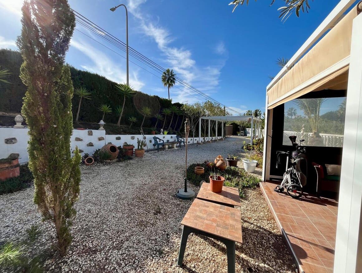 4 bedroom Villa for sale in Orihuela Costa with pool garage - € 879,000 (Ref: 10172681)