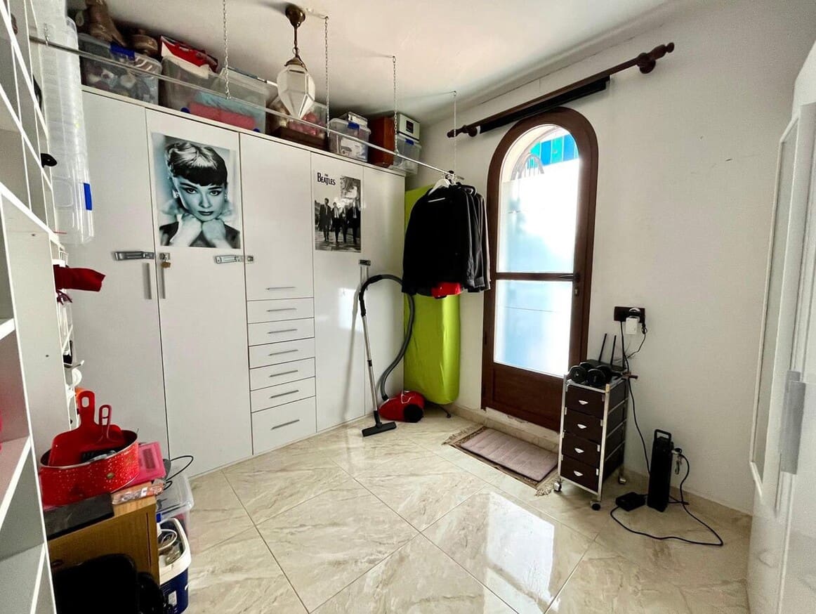 4 bedroom Villa for sale in Orihuela Costa with pool garage - € 879,000 (Ref: 10172681)