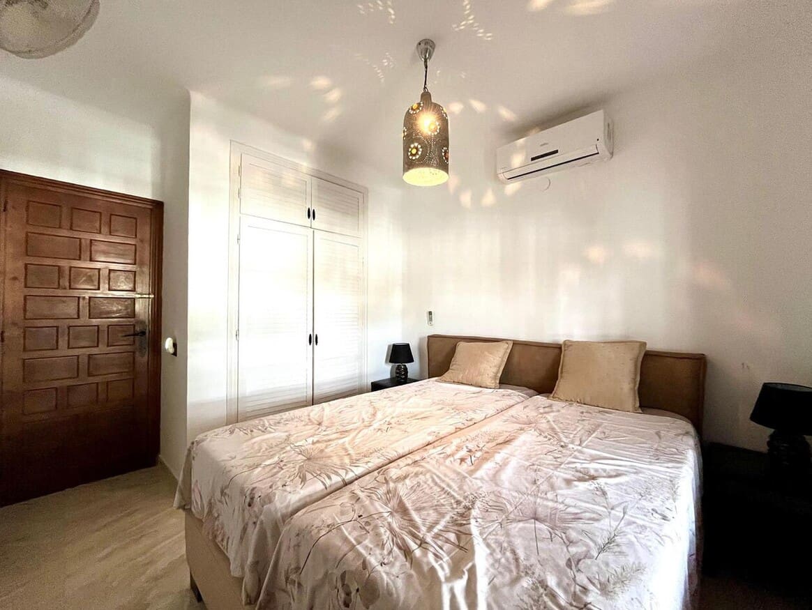 4 bedroom Villa for sale in Orihuela Costa with pool garage - € 879,000 (Ref: 10172681)