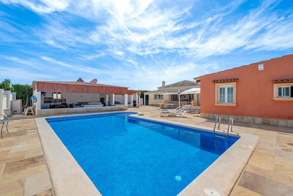 6 Zimmer Finca/Landgut zu verkaufen in Almoradi mit Pool - 595.000 € (Ref: 10172682)