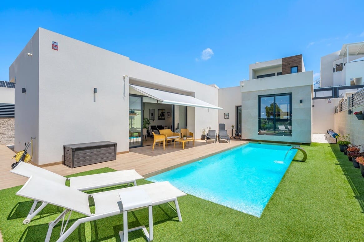 3 sypialnia Willa na sprzedaż w Benijofar z basenem garażem - 599 000 € (Ref: 10172683)