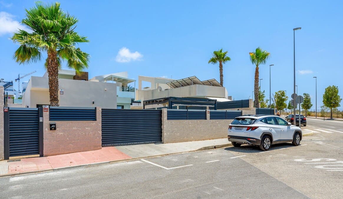 3 sypialnia Willa na sprzedaż w Benijofar z basenem garażem - 599 000 € (Ref: 10172683)