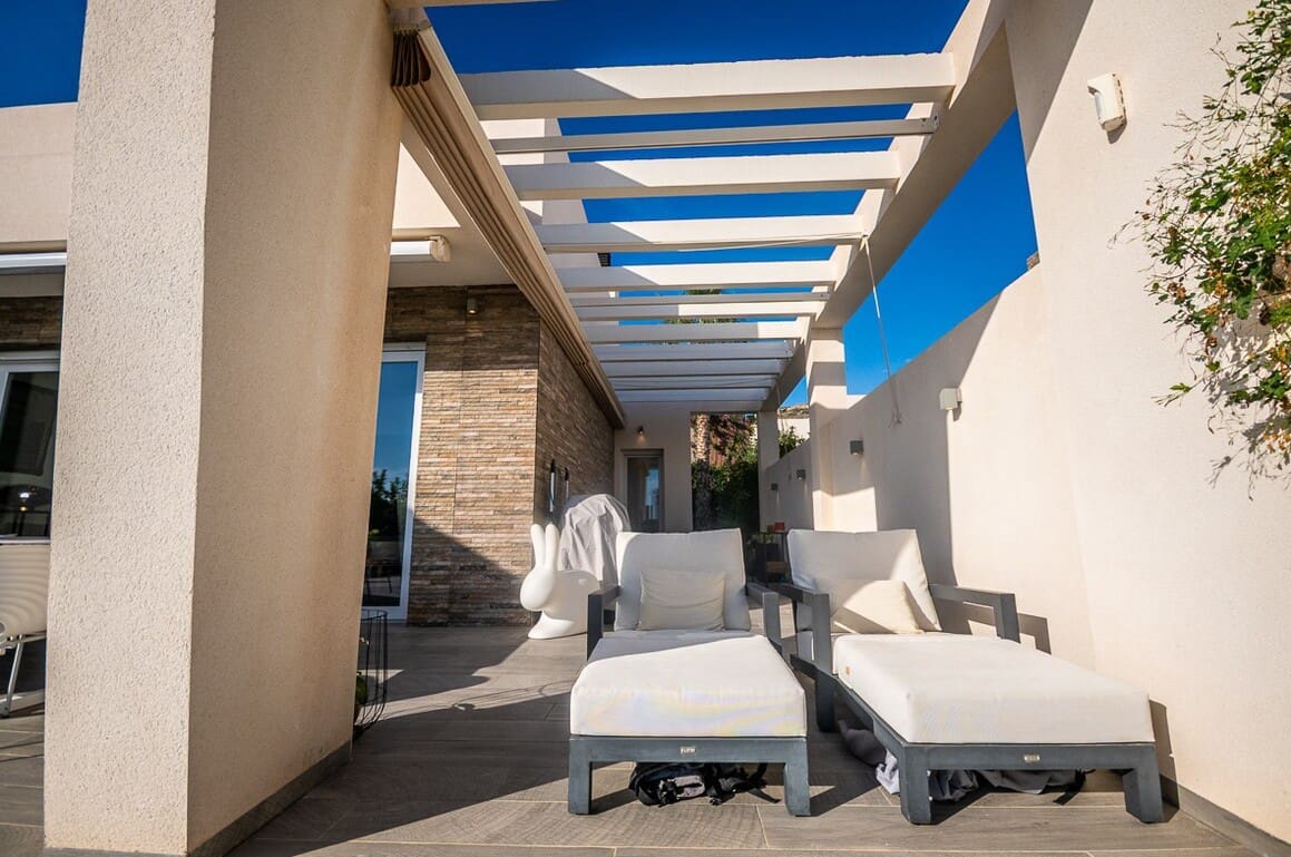 2 slaapkamer Villa te koop in Algorfa met zwembad garage - € 610.000 (Ref: 10172684)