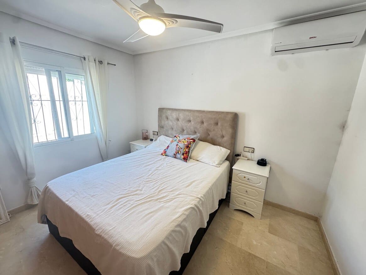 5 slaapkamer Villa te koop in San Miguel de Salinas met garage - € 580.000 (Ref: 10172685)