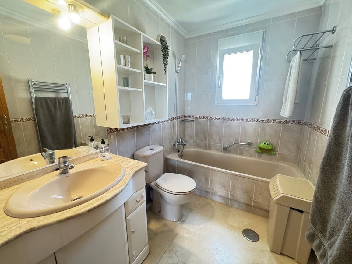 5 slaapkamer Villa te koop in San Miguel de Salinas met garage - € 580.000 (Ref: 10172685)