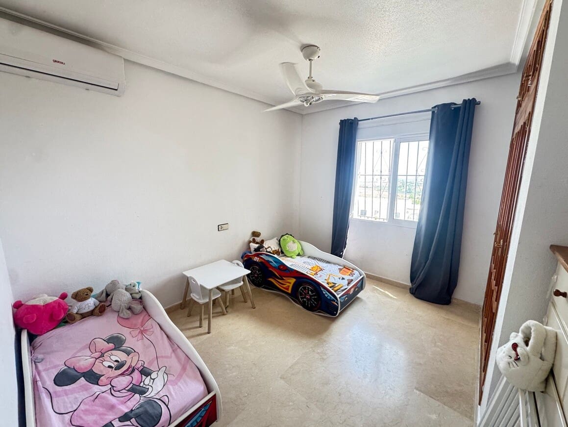5 slaapkamer Villa te koop in San Miguel de Salinas met garage - € 580.000 (Ref: 10172685)