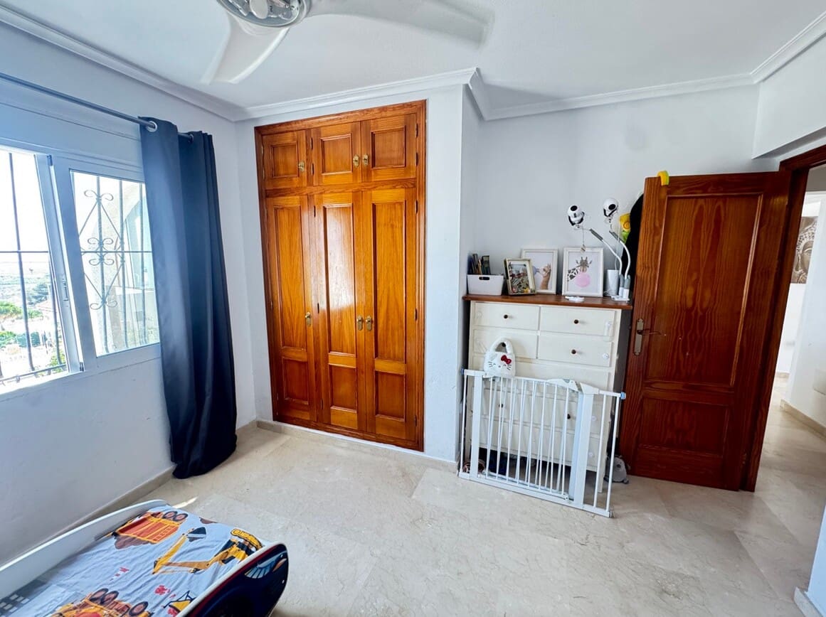 5 slaapkamer Villa te koop in San Miguel de Salinas met garage - € 580.000 (Ref: 10172685)