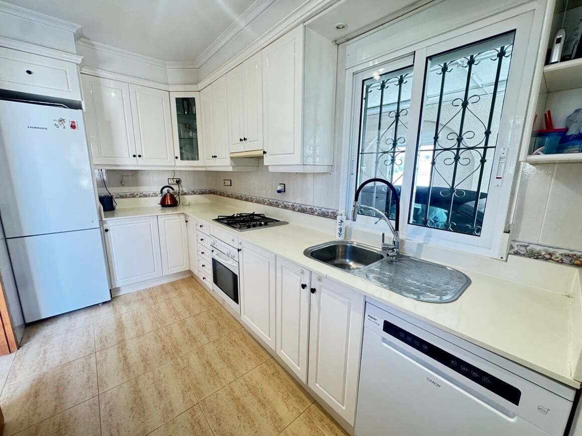 5 slaapkamer Villa te koop in San Miguel de Salinas met garage - € 580.000 (Ref: 10172685)