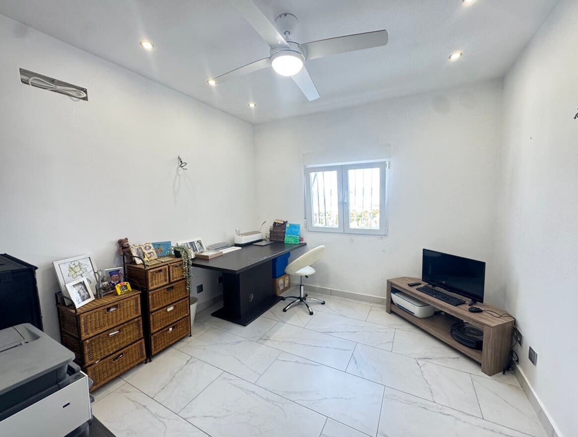 5 slaapkamer Villa te koop in San Miguel de Salinas met garage - € 580.000 (Ref: 10172685)