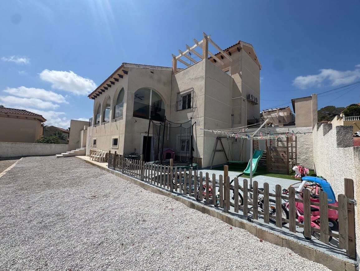 5 slaapkamer Villa te koop in San Miguel de Salinas met garage - € 580.000 (Ref: 10172685)