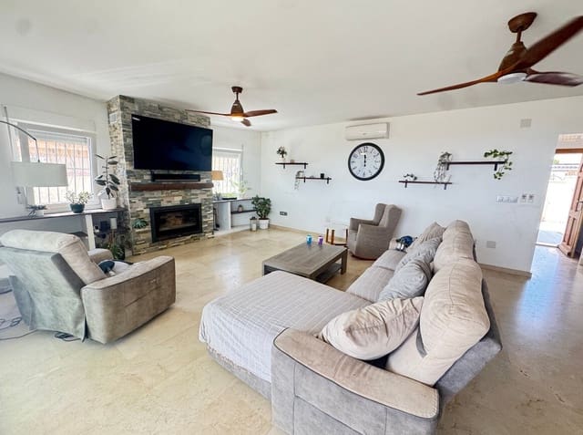 5 slaapkamer Villa te koop in San Miguel de Salinas met garage - € 580.000 (Ref: 10172685)