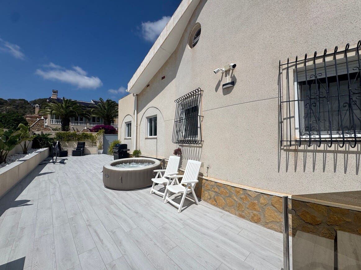 5 slaapkamer Villa te koop in San Miguel de Salinas met garage - € 580.000 (Ref: 10172685)