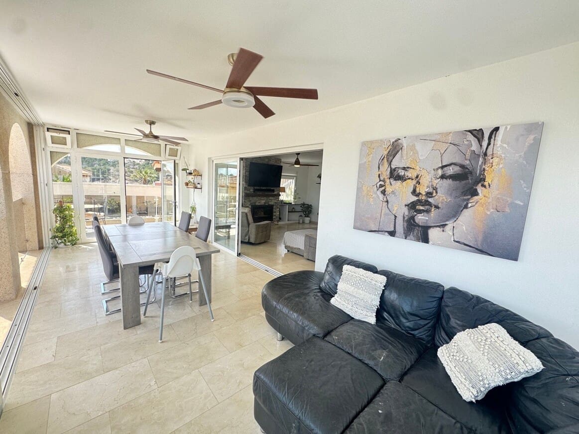 5 slaapkamer Villa te koop in San Miguel de Salinas met garage - € 580.000 (Ref: 10172685)