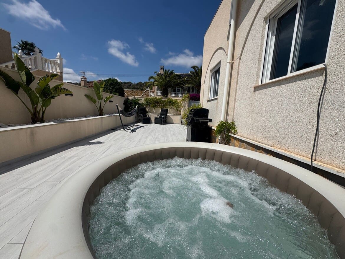 5 slaapkamer Villa te koop in San Miguel de Salinas met garage - € 580.000 (Ref: 10172685)