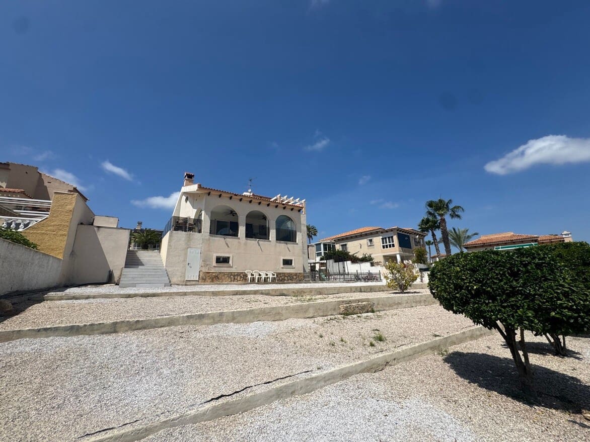 5 slaapkamer Villa te koop in San Miguel de Salinas met garage - € 580.000 (Ref: 10172685)