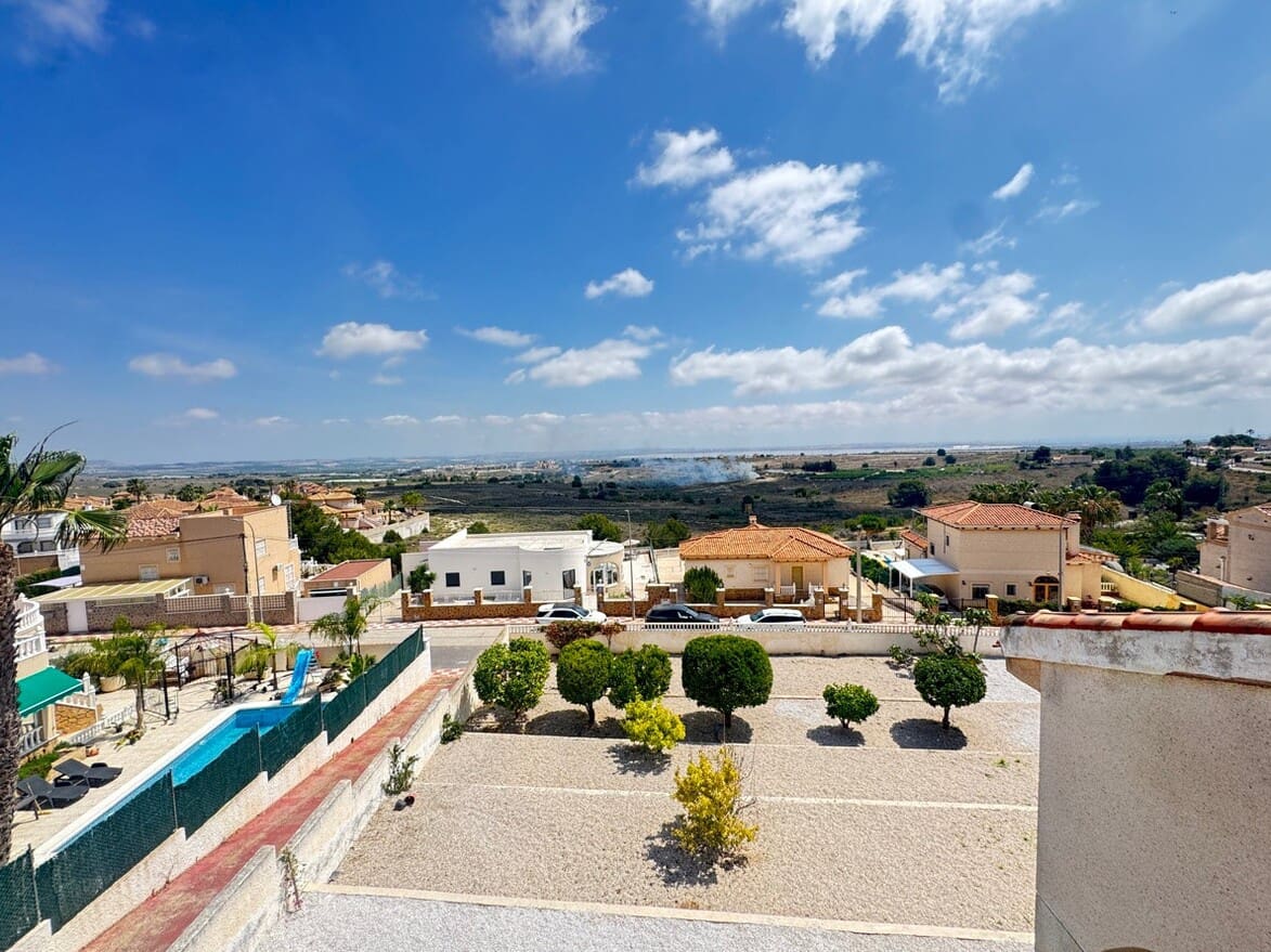 5 slaapkamer Villa te koop in San Miguel de Salinas met garage - € 580.000 (Ref: 10172685)