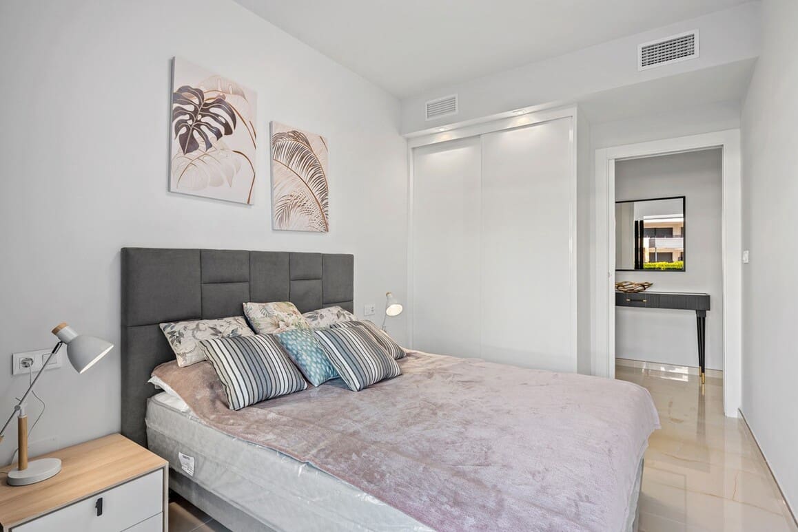 3 sypialnia Apartament na sprzedaż w Playa Flamenca z basenem garażem - 589 900 € (Ref: 10172687)