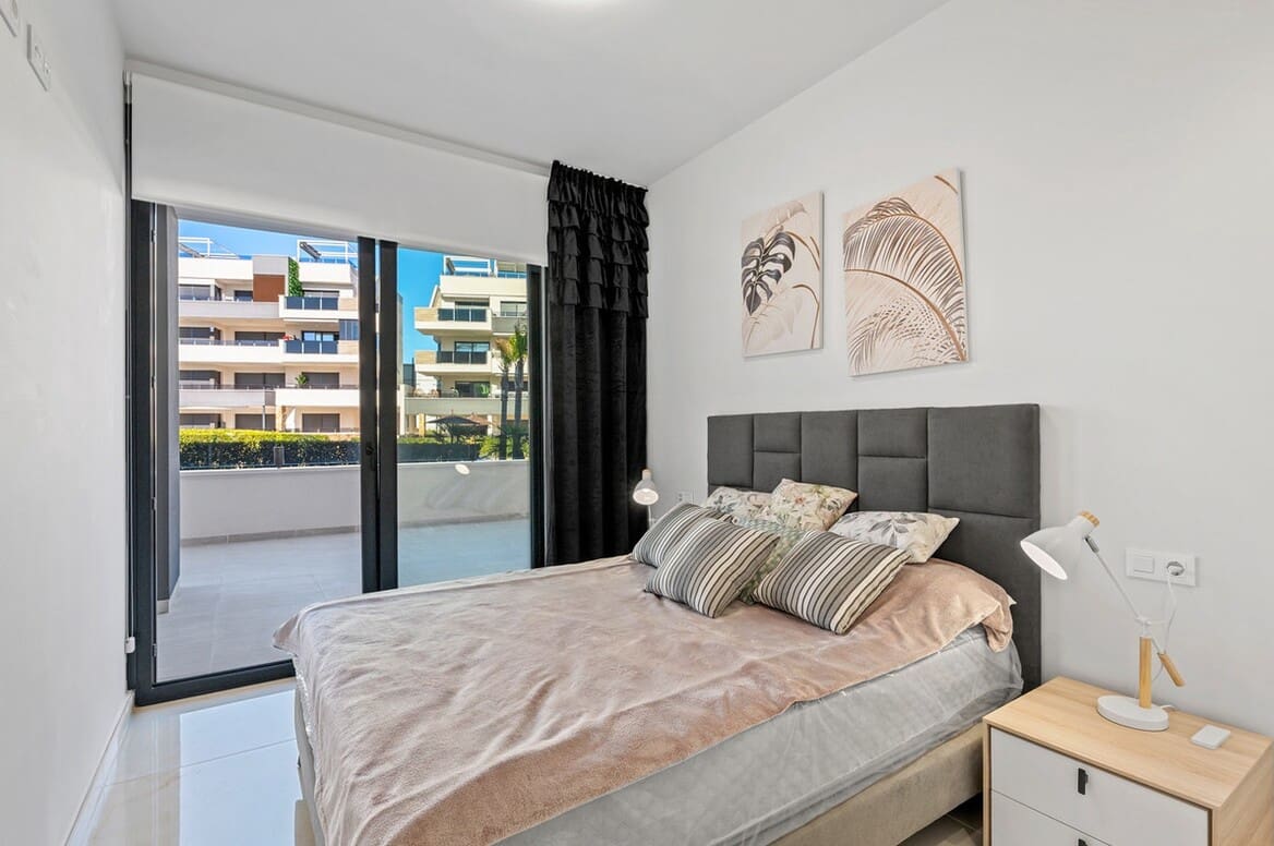 3 sypialnia Apartament na sprzedaż w Playa Flamenca z basenem garażem - 589 900 € (Ref: 10172687)