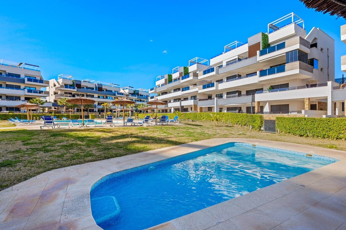 3 sypialnia Apartament na sprzedaż w Playa Flamenca z basenem garażem - 589 900 € (Ref: 10172687)