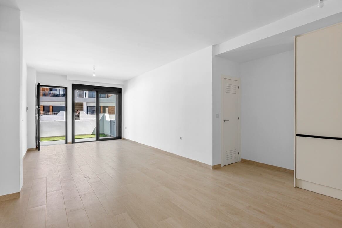 Apartamento de 2 habitaciones en San Miguel de Salinas en venta con piscina - 229.000 € (Ref: 10172691)