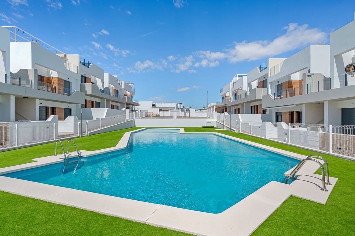 Apartamento de 2 habitaciones en San Miguel de Salinas en venta con piscina - 229.000 € (Ref: 10172691)