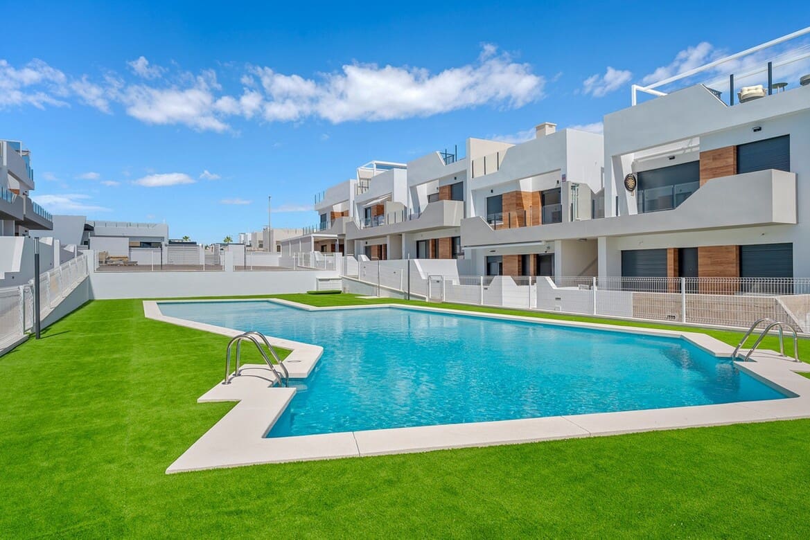 Apartamento de 2 habitaciones en San Miguel de Salinas en venta con piscina - 229.000 € (Ref: 10172691)