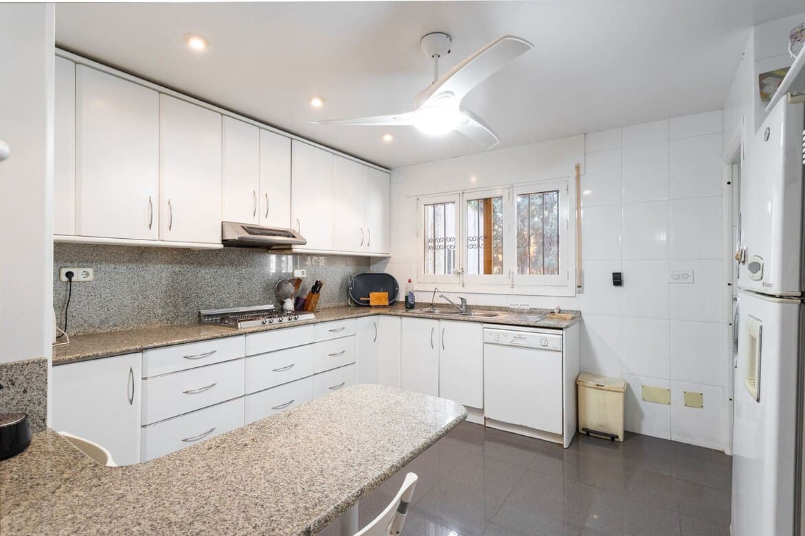 6 soveværelse Villa til salg i Campoamor med swimmingpool garage - € 875.000 (Ref: 10172693)