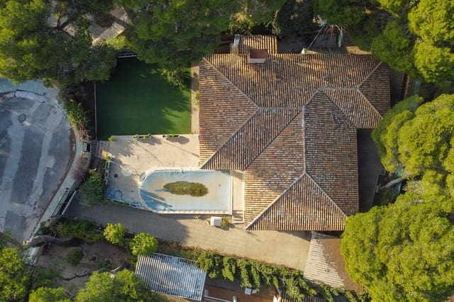 6 soveværelse Villa til salg i Dehesa de Campoamor, Orihuela med swimmingpool garage - € 875.000 (Ref: 10172693)