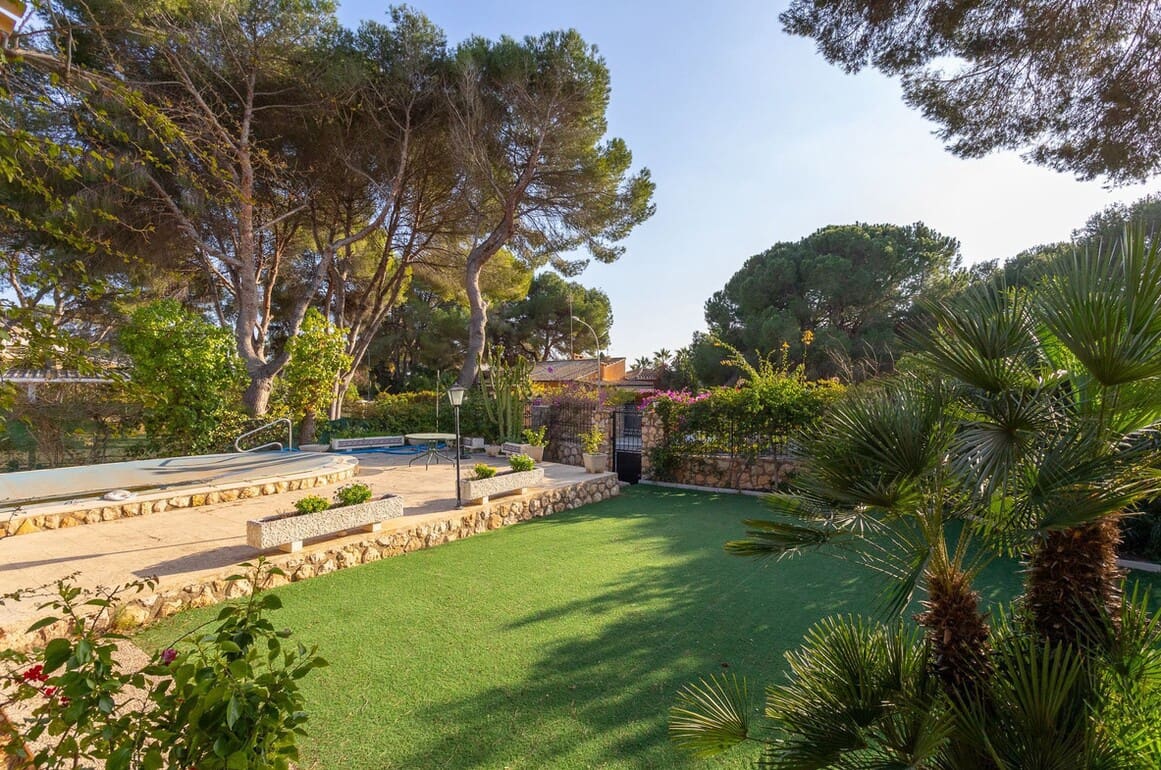 6 soveværelse Villa til salg i Campoamor med swimmingpool garage - € 875.000 (Ref: 10172693)