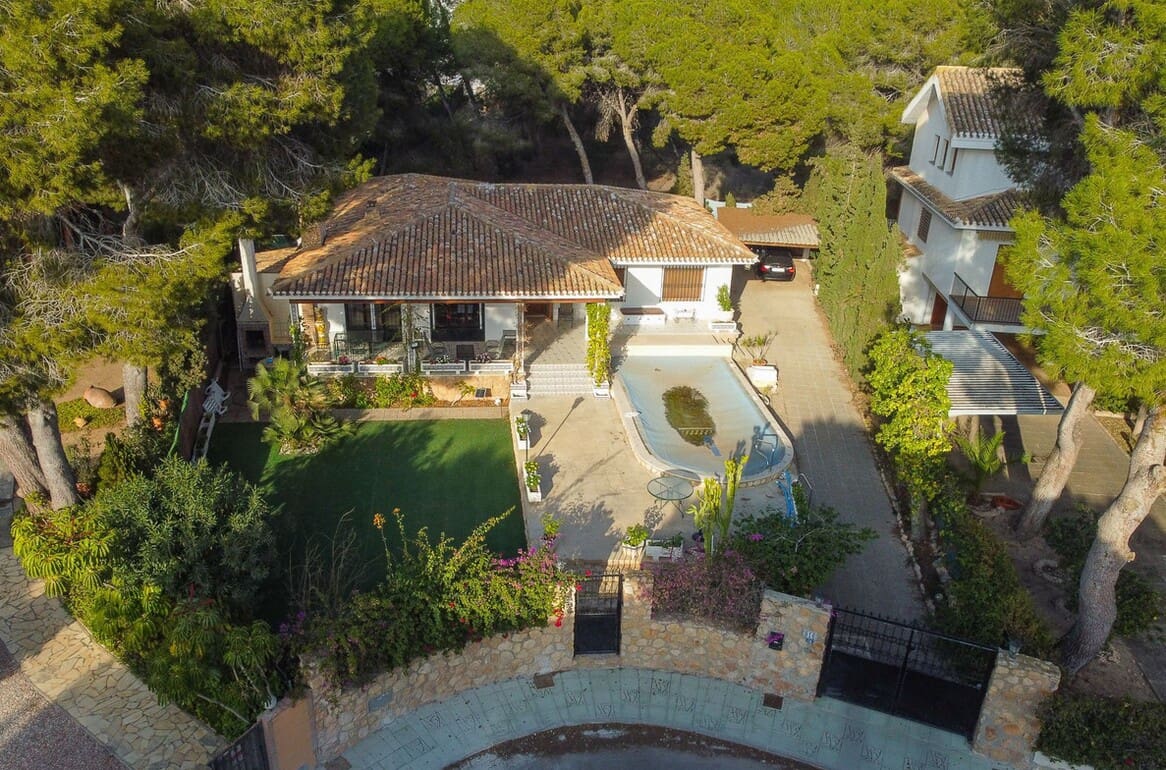 6 soveværelse Villa til salg i Campoamor med swimmingpool garage - € 875.000 (Ref: 10172693)