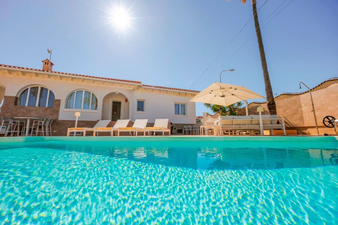 5 bedroom Villa for sale in Rojales with pool garage - € 590,000 (Ref: 10172695)
