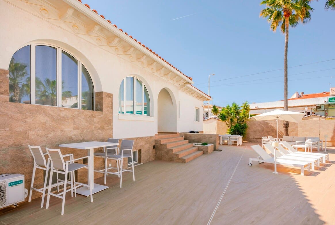 5 bedroom Villa for sale in Rojales with pool garage - € 590,000 (Ref: 10172695)