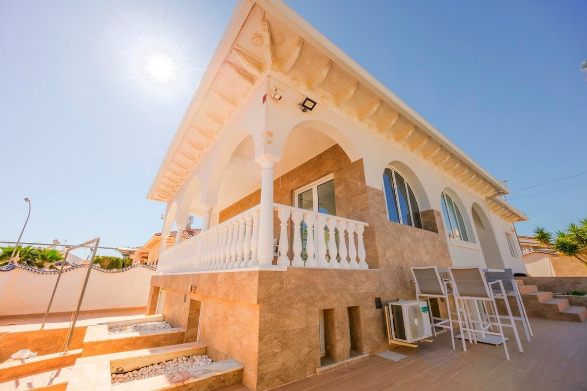 5 bedroom Villa for sale in Rojales with pool garage - € 590,000 (Ref: 10172695)