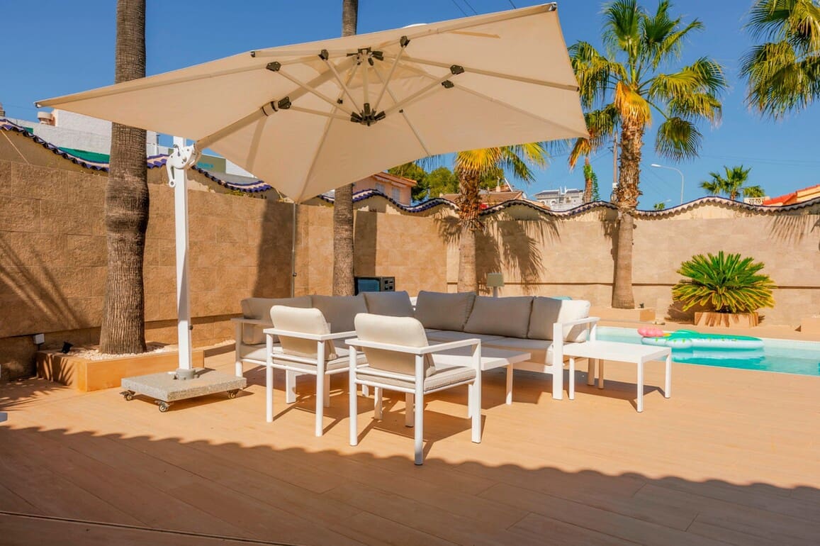 5 bedroom Villa for sale in Rojales with pool garage - € 590,000 (Ref: 10172695)