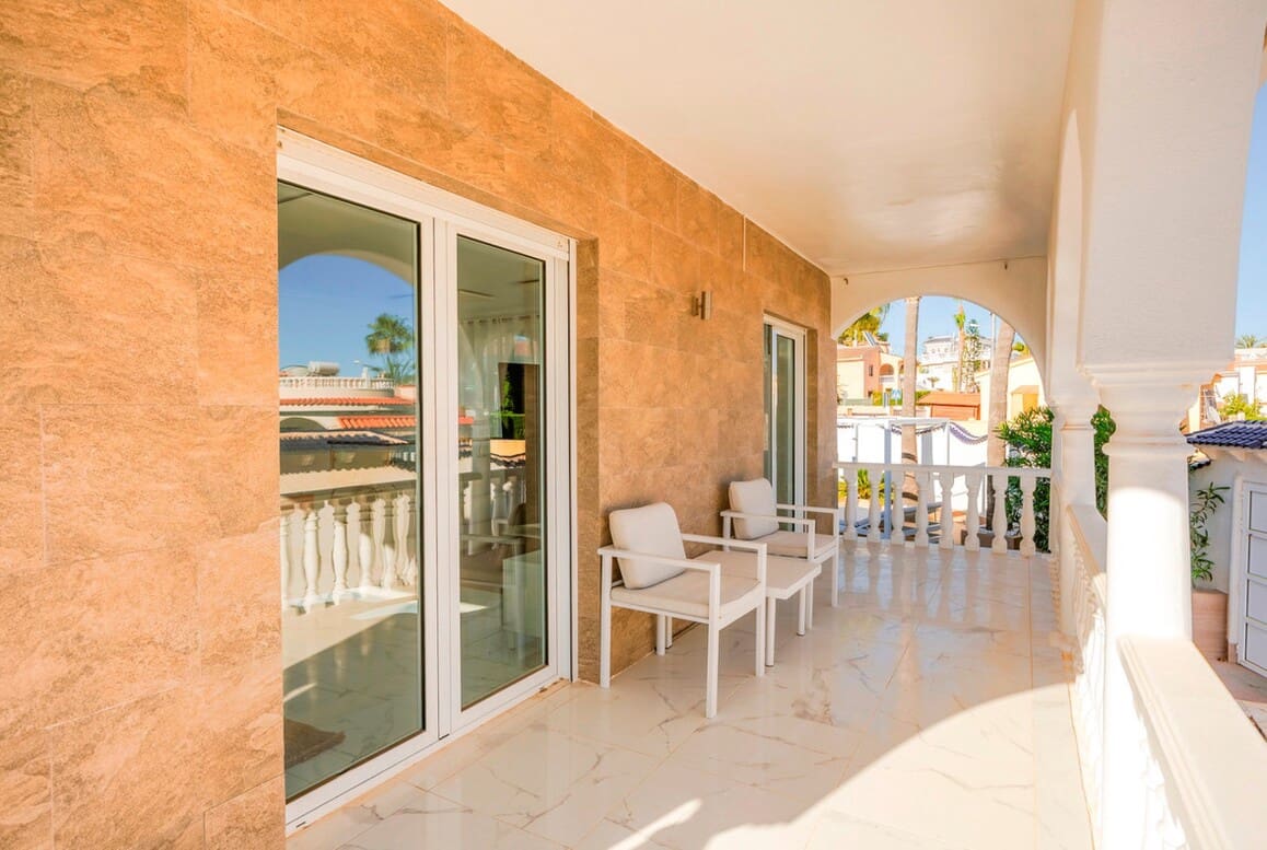 5 bedroom Villa for sale in Rojales with pool garage - € 590,000 (Ref: 10172695)