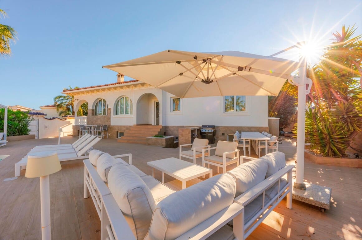 5 bedroom Villa for sale in Rojales with pool garage - € 590,000 (Ref: 10172695)