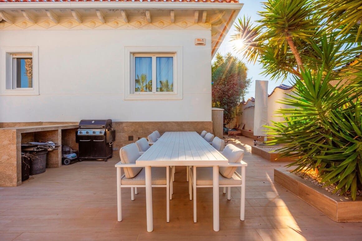 5 bedroom Villa for sale in Rojales with pool garage - € 590,000 (Ref: 10172695)