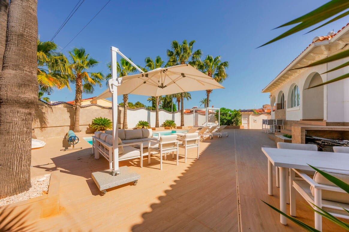 5 bedroom Villa for sale in Rojales with pool garage - € 590,000 (Ref: 10172695)