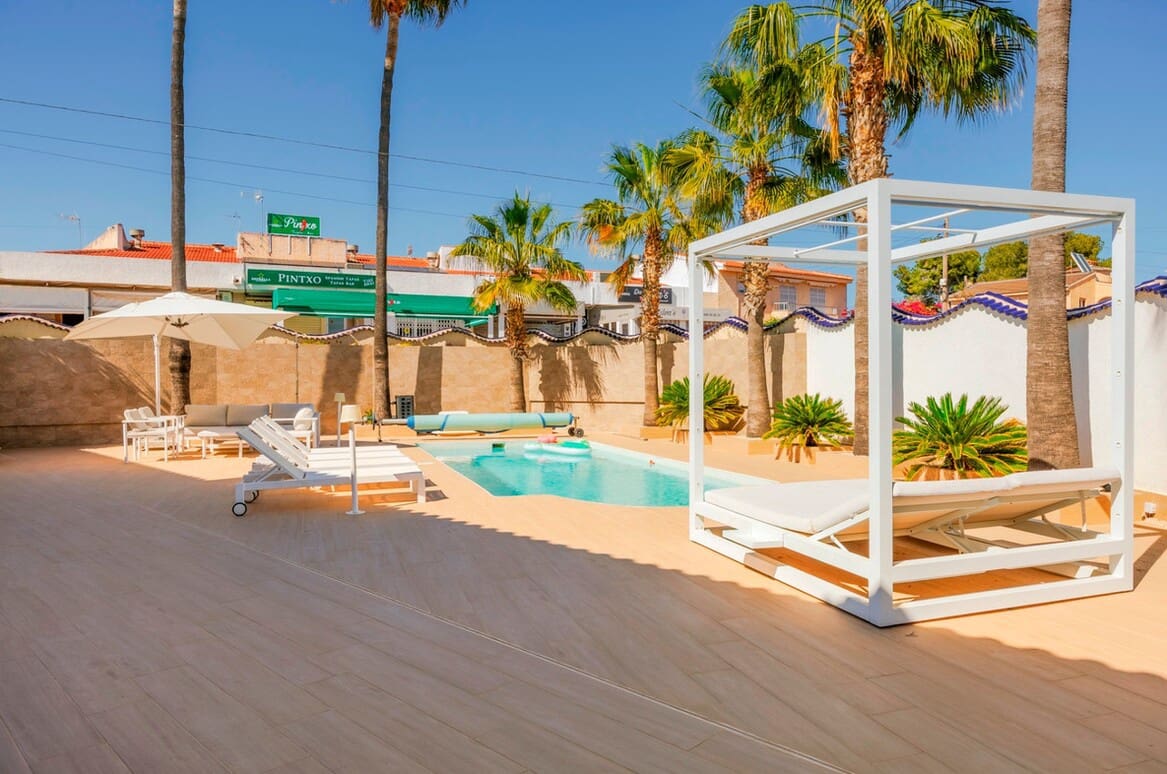 5 bedroom Villa for sale in Rojales with pool garage - € 590,000 (Ref: 10172695)