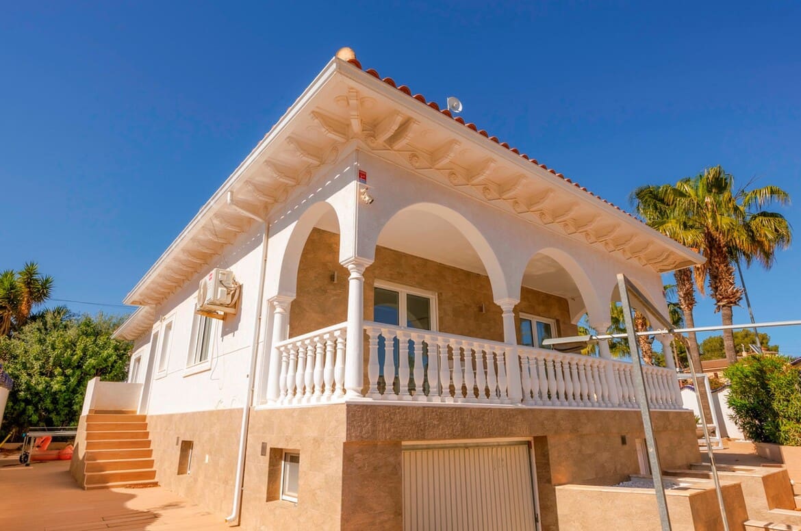5 bedroom Villa for sale in Rojales with pool garage - € 590,000 (Ref: 10172695)