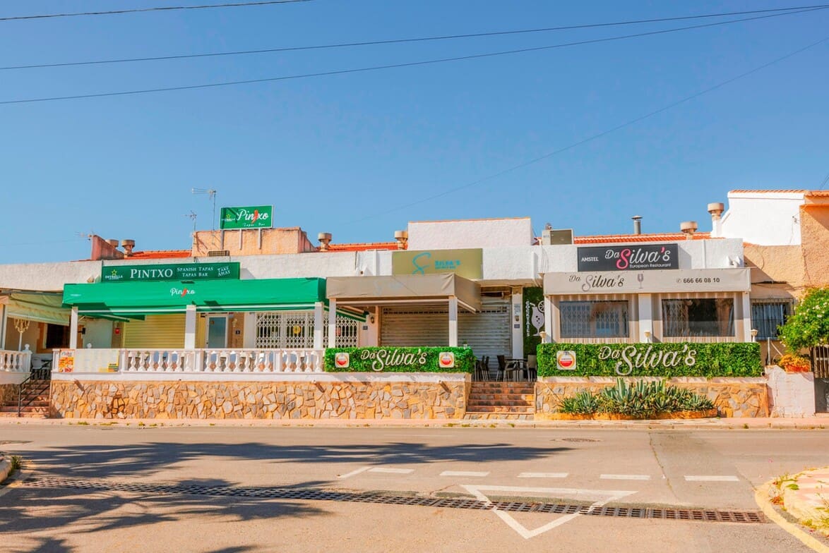 5 bedroom Villa for sale in Rojales with pool garage - € 590,000 (Ref: 10172695)