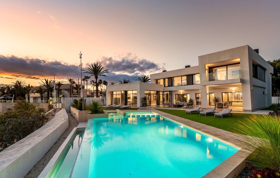 6 Zimmer Villa zu verkaufen in Cabo Roig mit Pool - 4.750.000 € (Ref: 10172698)