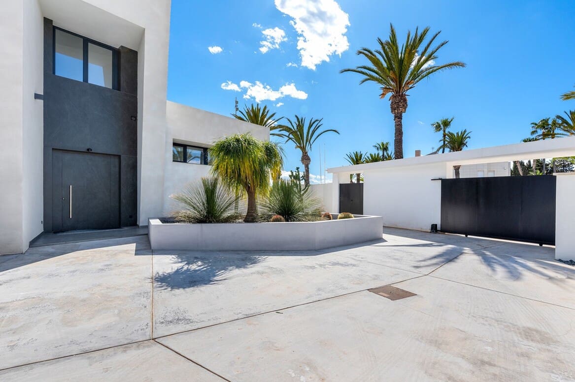 6 Zimmer Villa zu verkaufen in Cabo Roig mit Pool - 4.750.000 € (Ref: 10172698)