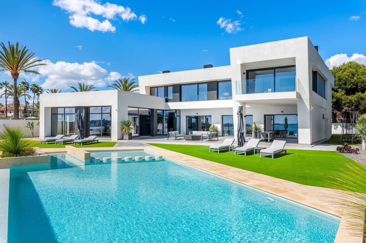 6 Zimmer Villa zu verkaufen in Cabo Roig mit Pool - 4.750.000 € (Ref: 10172698)