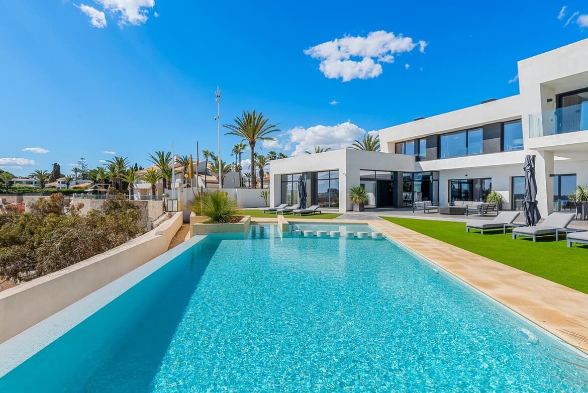 6 Zimmer Villa zu verkaufen in Cabo Roig mit Pool - 4.750.000 € (Ref: 10172698)