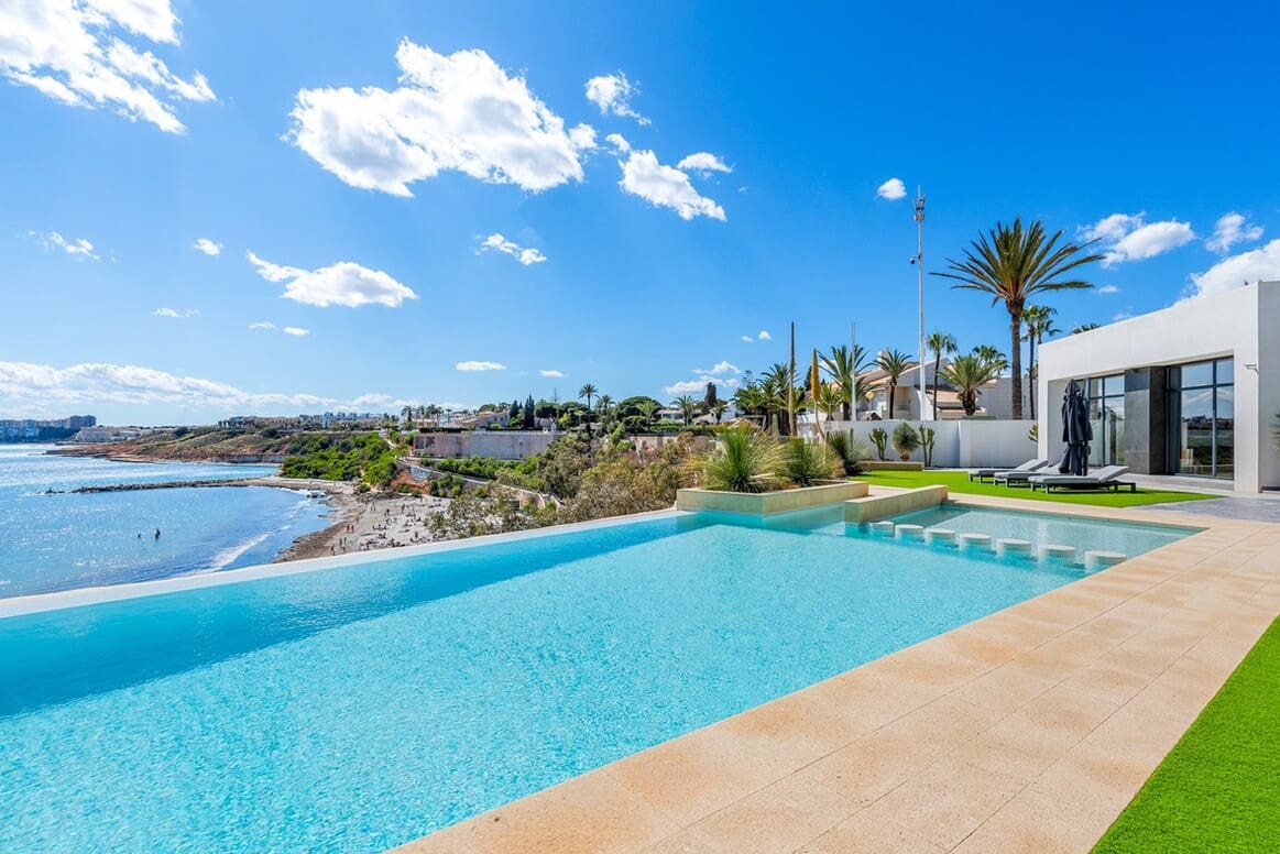 6 Zimmer Villa zu verkaufen in Cabo Roig mit Pool - 4.750.000 € (Ref: 10172698)